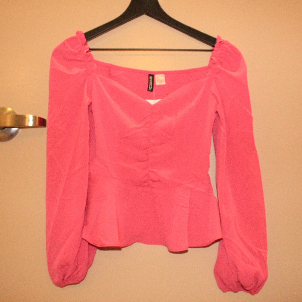 NWT Ruffled Blouse with Balloon Sleeve Mini-Peplum - Picture 5 of 6